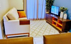 Apartamento TOP - MELHOR CUSTO-BENEFÍCIO de CRICIÚMA - Tudo NOVO - Cozinha completa - Ar condicionado - Cama Box - WiFI - Smart TV - YouTube e Apss - Garagem - Portaria 24h - Lugar sossegado e arborizado - Acomoda 4 adultos 1 criança